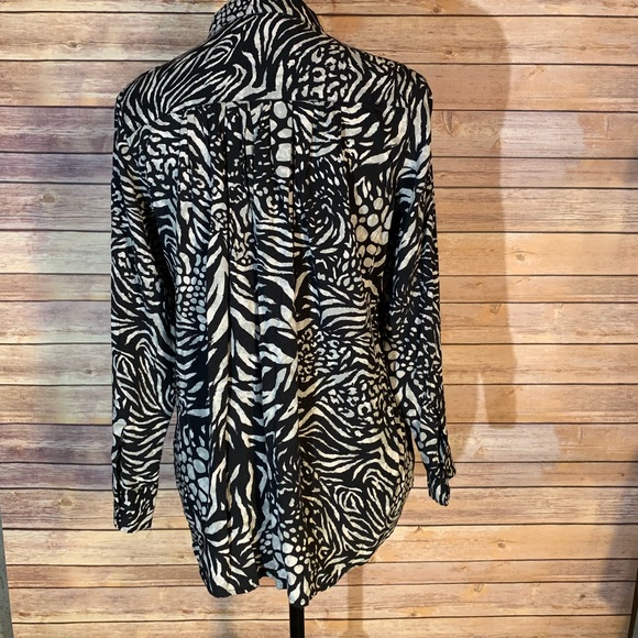 Susan Graver Animal Print Button Down Blouse. XS - Picture 3 of 4